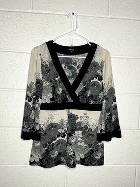 < Y2K Apt. 9 Floral V-Neck Flare Sleeve Blouse >